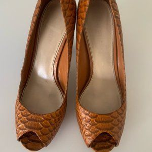 Snakeskin texture Leather Peep-Toe Pumps